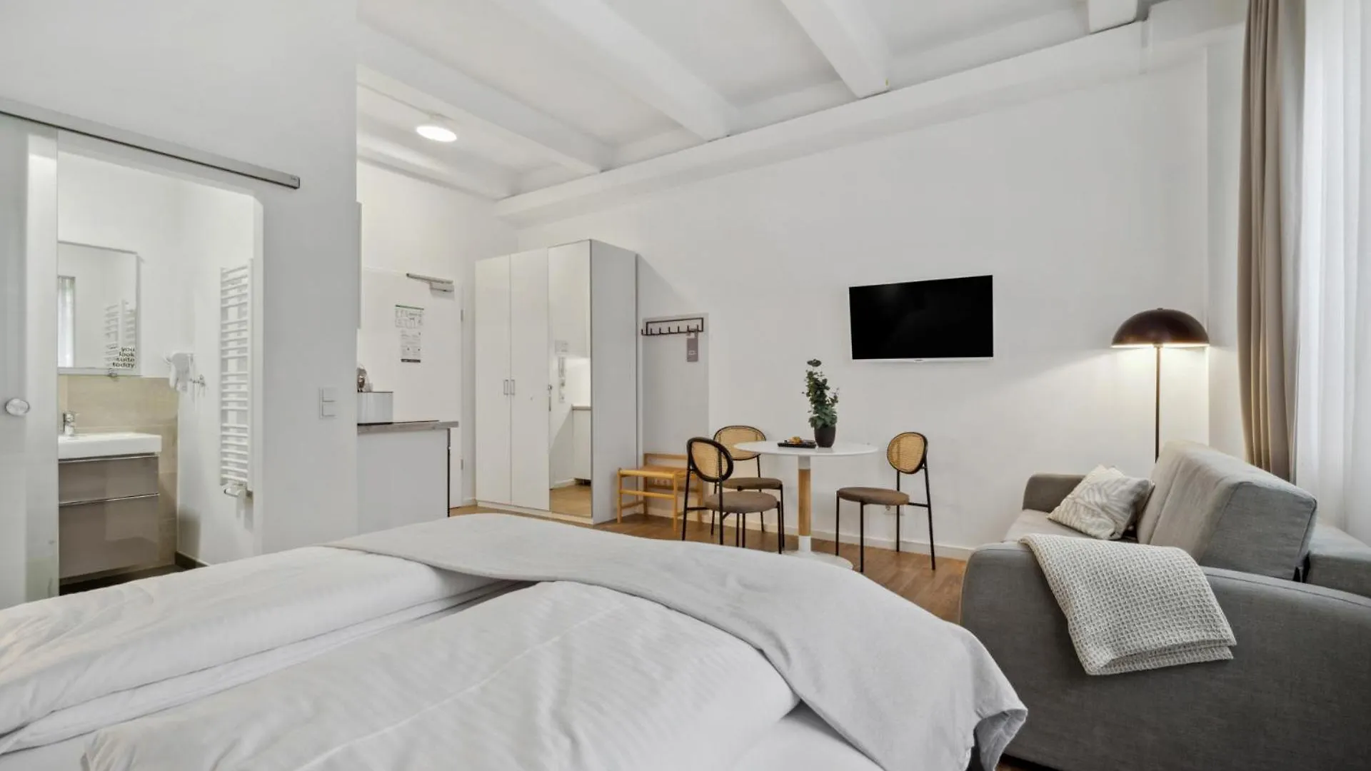 Limehome Munich Fritz-Erler Str 4*,